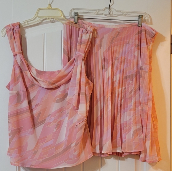 Bandolino Dresses & Skirts - pink psychedelic top & pleated skirt